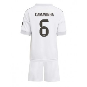 Real Madrid Eduardo Camavinga #6 Jalkapallovaatteet Lasten Kotipeliasu 2025-26 Lyhythihainen (+ Lyhyet housut)